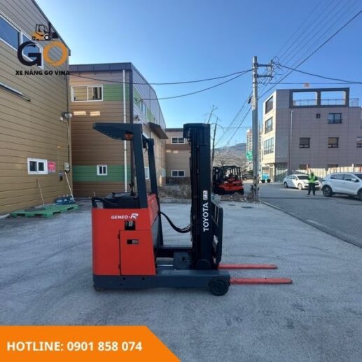 jkvforklift-xe-nang-dien-dung-lai-Toyota-geneo-r-1