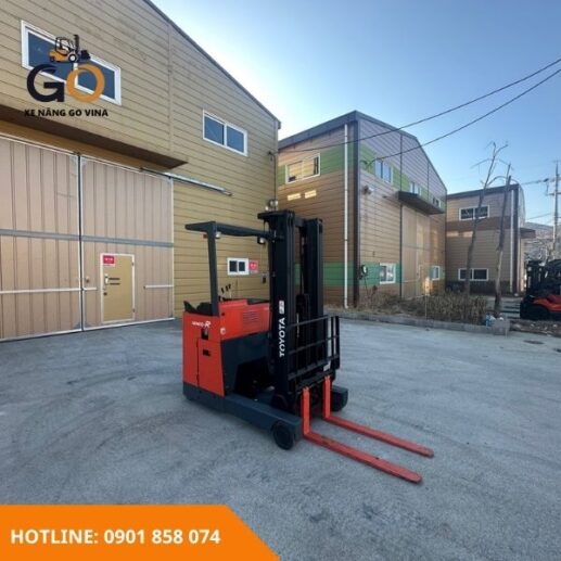 jkvforklift-xe-nang-dien-dung-lai-Toyota-geneo-r-2