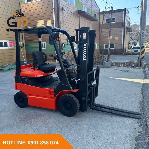 jkvforklift-xe-nang-toyota-1.3-tan-1
