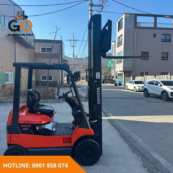 jkvforklift-xe-nang-toyota-1.5-tan-1