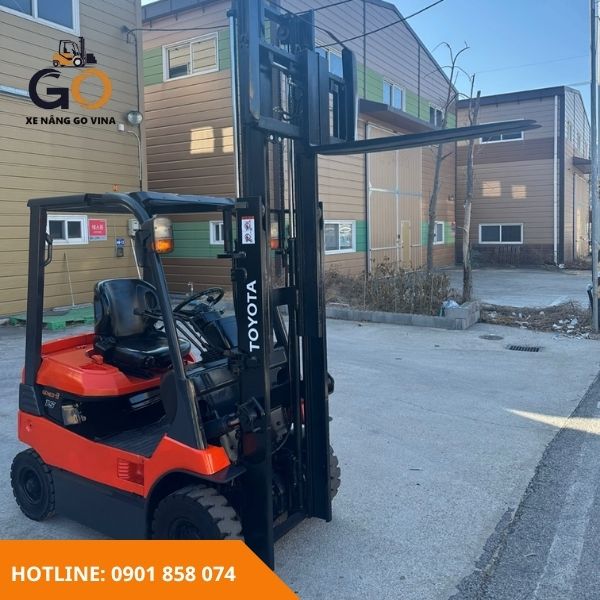 jkvforklift-xe-nang-toyota-1.5-tan-2