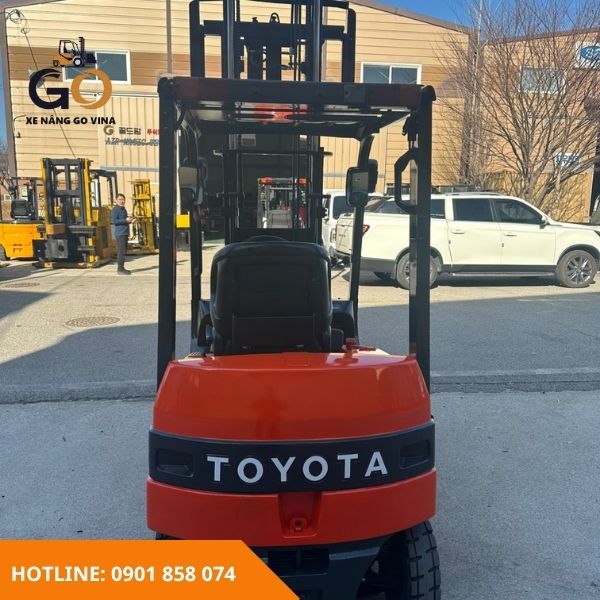 jkvforklift-xe-nang-toyota-1.5-tan-3