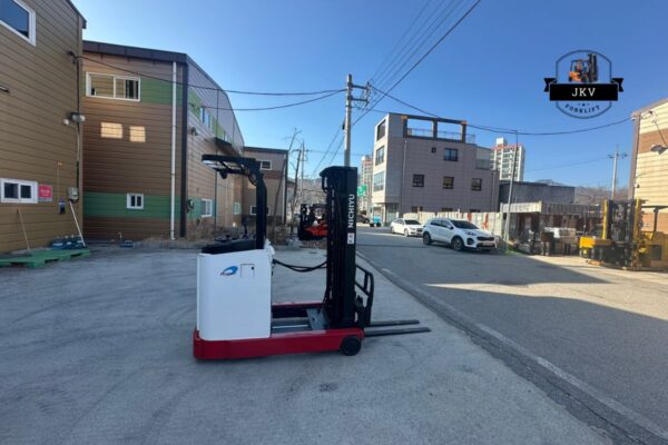 jkvforklift-huong-dan-van-hanh-xe-nang-dien-dung-lai-5