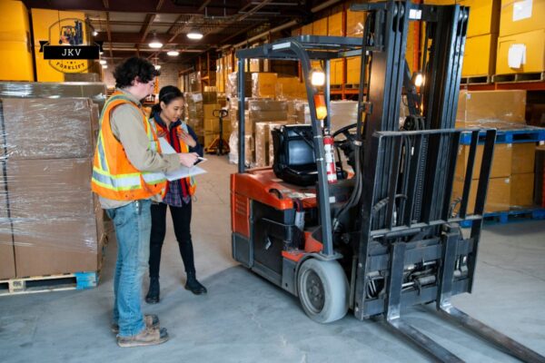 jkvforklift-tieu-chuan-van-hanh-xe-nang-dien-dam-bao-an-toan-1