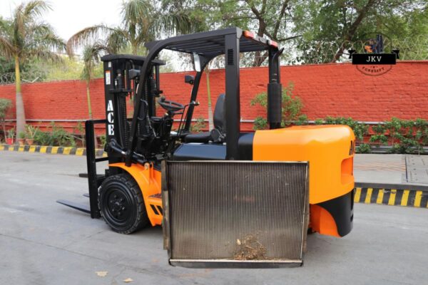 jkvforklift-dau-hieu-ket-nuoc-xe-nang-bi-hong-3