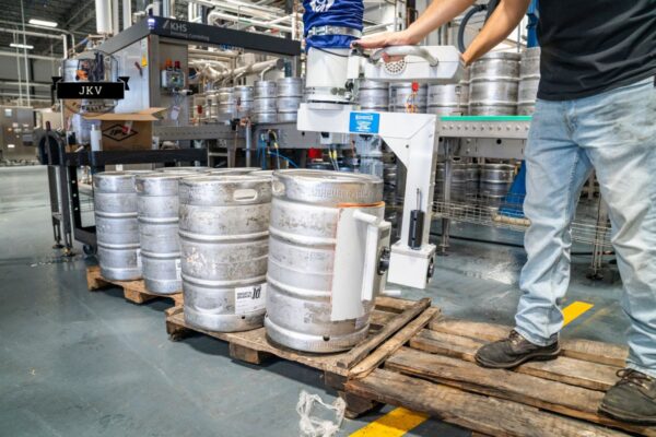 jkvforklift-xe-nang-dien-cho-nganh-san-xuat-thep-3